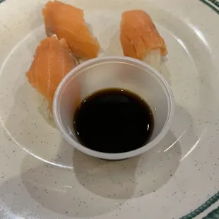 salmon nigiri