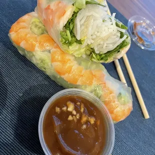 Goi Cuon fresh spring rolls with peanut sauce