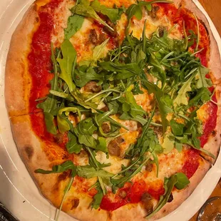 Salsiccia E Arugula Pizza