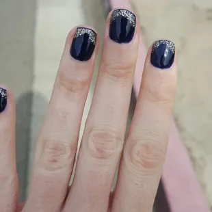 The manicurist suggested gold tips and I'm glad he did. I'm happy with the manicure.