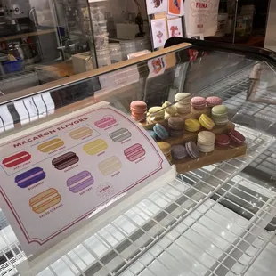 Macaron display and flavor guide