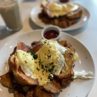 Eggs Benedict Croissant