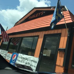 a view of the outside of the building