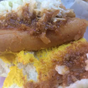 And inside look! Here's a hot dog with chili, slaw, and mustard. 05/08/17