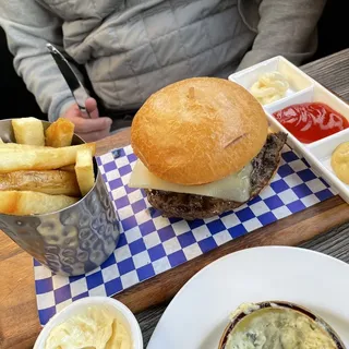 8 OZ. WAGYU BEEF BURGER