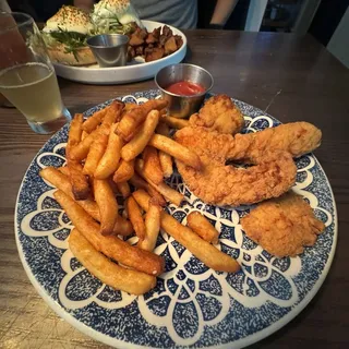 Kids Chicken Tenders w/Fries