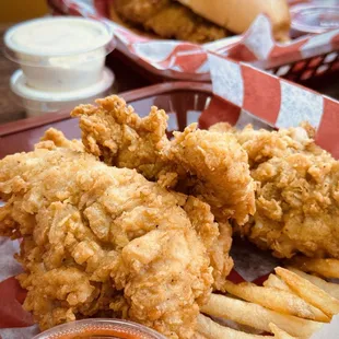 Chicken fingers and sandwich lunch!