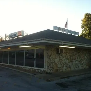 the outside of a restaurant