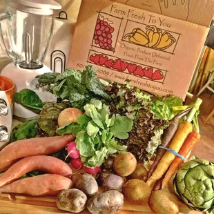 Fresh organic veggies &amp; fruit delivered to me! Love it!