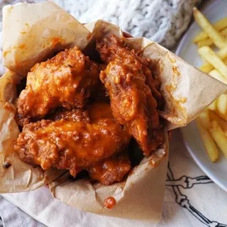 5 Pieces Buffalo Chicken Wings with Fries