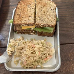 Club sandwich with slaw