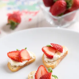 Ricotta, strawberries and mint crostini