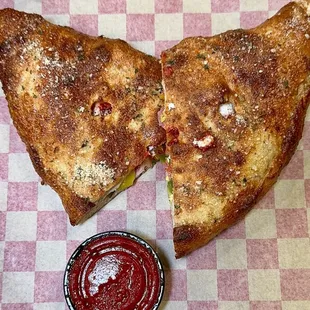 The Goodfella Farmers Pocket - 
Pepperoni, Ham, Bacon, Green Pepper, Onion, Pepperoncini, Ricotta Cheese, Mozzarella Cheese