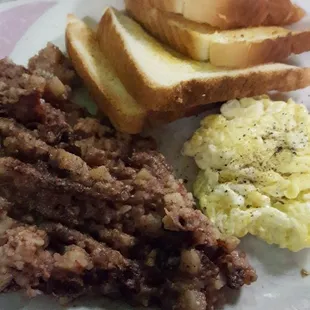 a plate of breakfast food