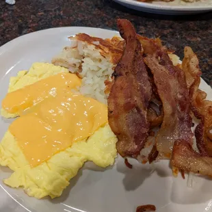 Scrambled eggs, bacon, and hash browns