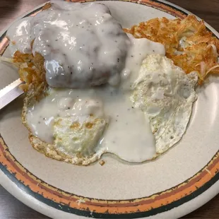 fried eggs and gravy