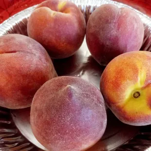 Yellow peaches $2.50/lb
