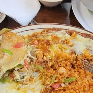 I already had started eating, sorry . Hard chicken taco, cheese enchilada, rice/ beans. Taco and beans were my favorite.