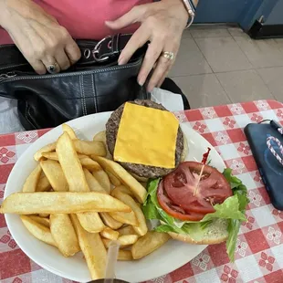 Moms 6 oz. Cheeseburger