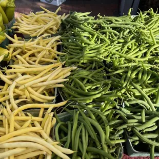 green beans and yellow peppers