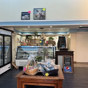 sushi and sashimi, interior