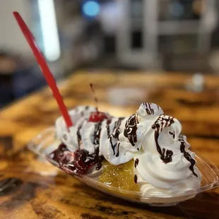 Banana split sundae