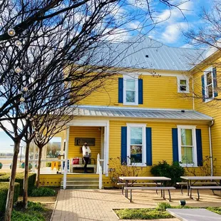 Cheerful path up to the parking lot entrance.