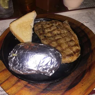 A simple, very tasty Steak Dinner.