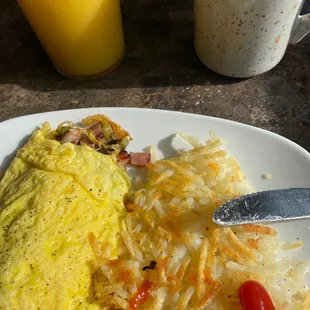 Western omelette, orange juice, and coffee