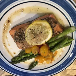 Salmon with asparagus &amp; tomato compote