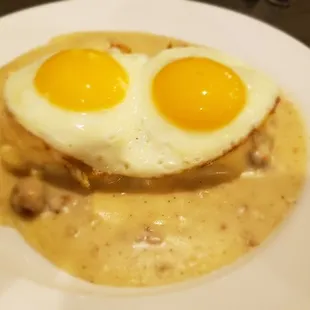1/2 biscuits and gravy with eggs