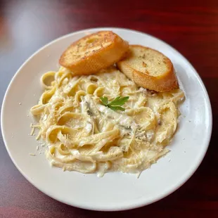 Fettuccine Alfredo with grilled chicken