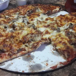 sausage and mushrooms well done, best pizza ever