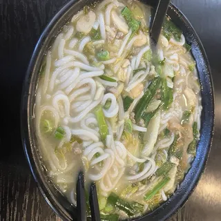 75 Yunnan Rice Noodle Soup w/ Pork & Pickled Cabbage
