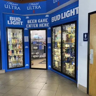 the entrance to a bud light store