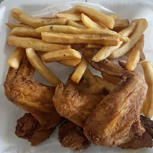 3 WHOLE wing combo (no drink included) less than $9