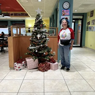 Diana at Fast Eddie&apos;s Christmas Tree