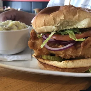 Fried chicken with mashed potatos