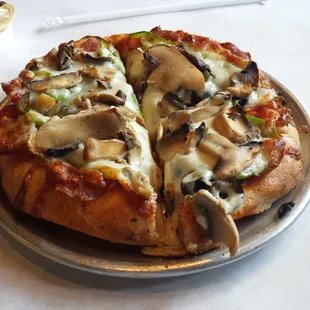 7 inch thick crust pizza with pepperoni, portabella mushrooms, black olives,  and green peppers.