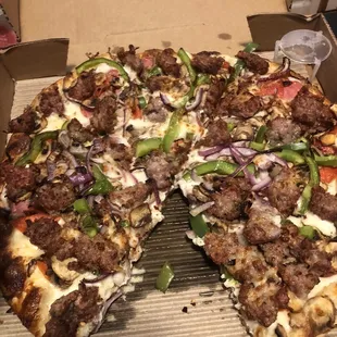 supreme pizza w/ white sauce