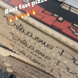 a pizza box with the words best fast pizza to go