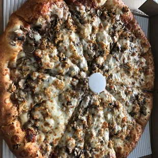 Mushrooms and garlic pizza