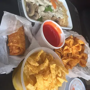 Moo Goo Gai Pan, Krab Ragoons, and Wonton soup. They never disappoint. Very nice family running this place