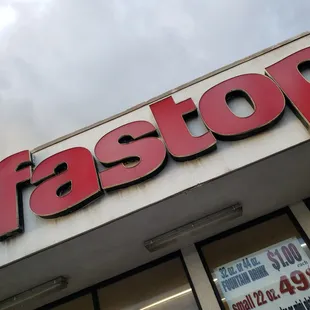 the front of a fast food restaurant