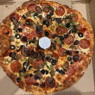 Deluxe pizza. Large