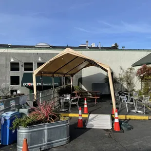 Outdoor patio dining at Fat Apple's in El Cerrito.