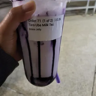 Heavenly goodness but the grass jelly was so massive it was not going up the straw.