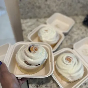 Yummy cinnamon rolls !!