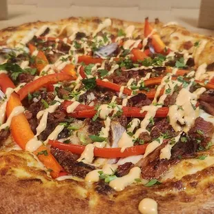 Kickin Carnitas Pizza,
chipotle Aioli, red bell peppers, red onion, carnitas, chipotle aioli drizzle, and finely chopped cilantro.