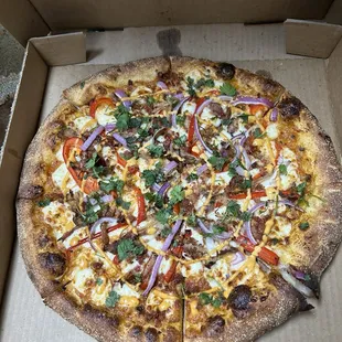 Large 14&quot; Kickin Carnitas Pizza.